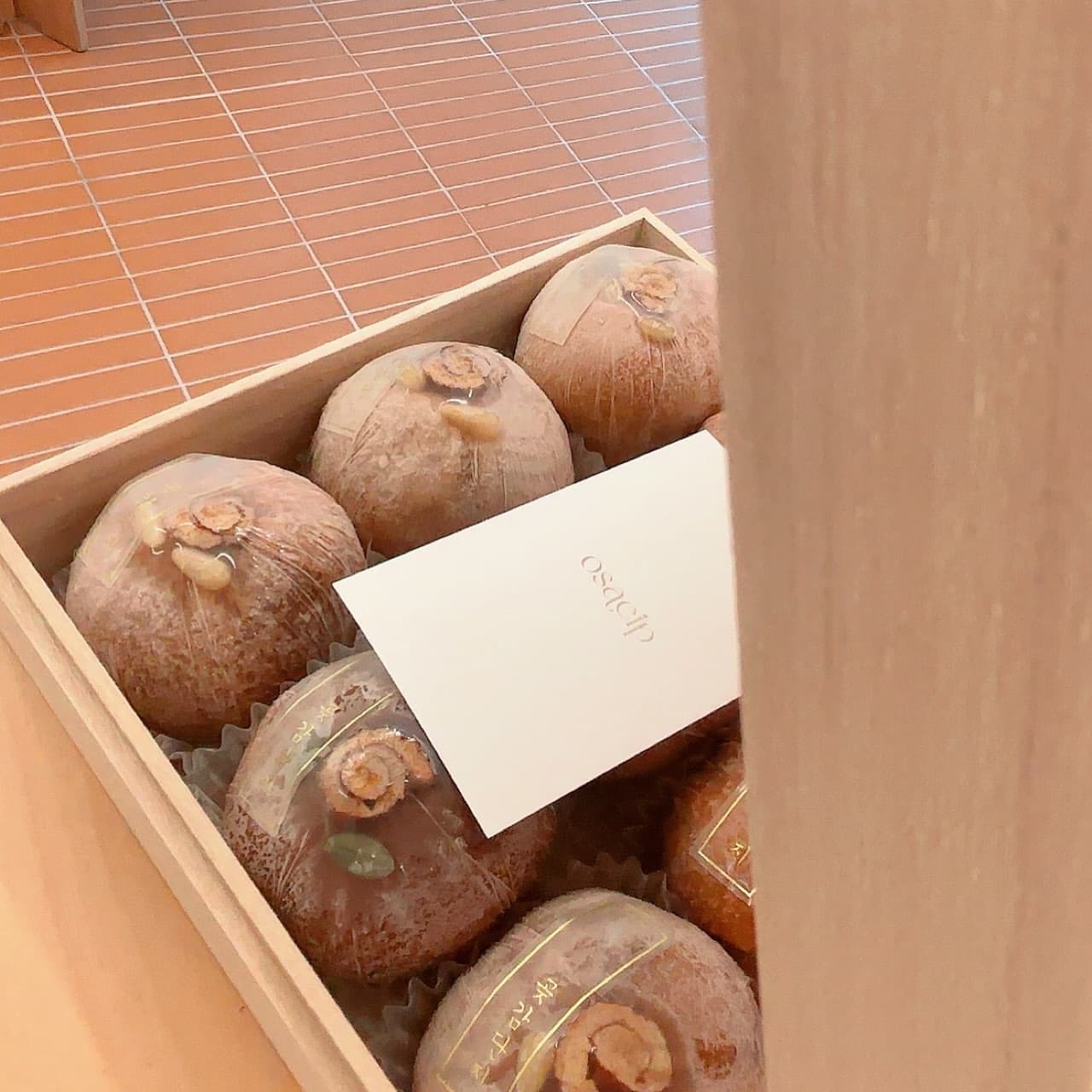 손끝으로 피워낸 꽃 한 송이